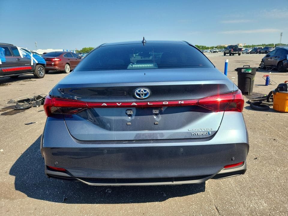 2022 TOYOTA AVALON LIMITED 6