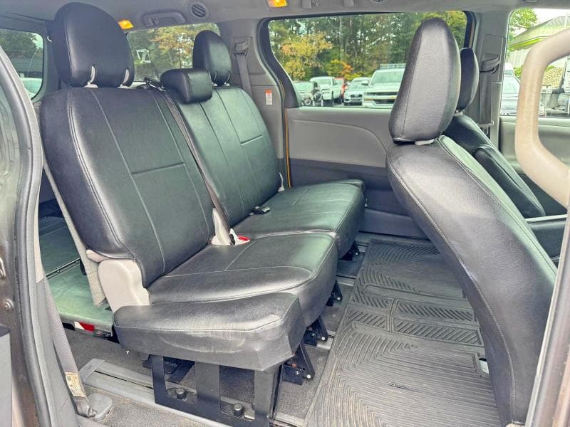 2018 TOYOTA SIENNA L 9