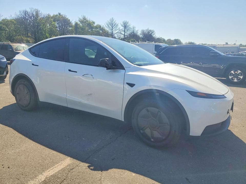 2026 TESLA MODEL Y 4