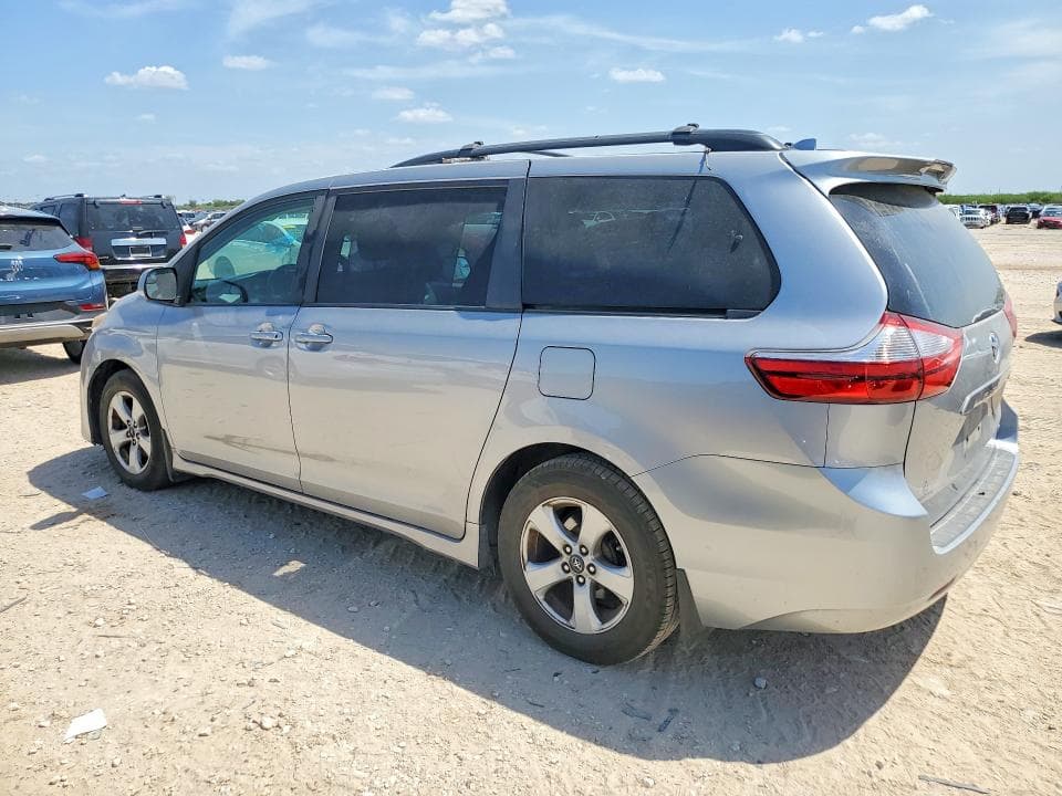 2018 TOYOTA SIENNA LE 2