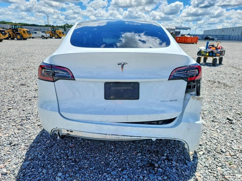 2024 TESLA MODEL Y 6