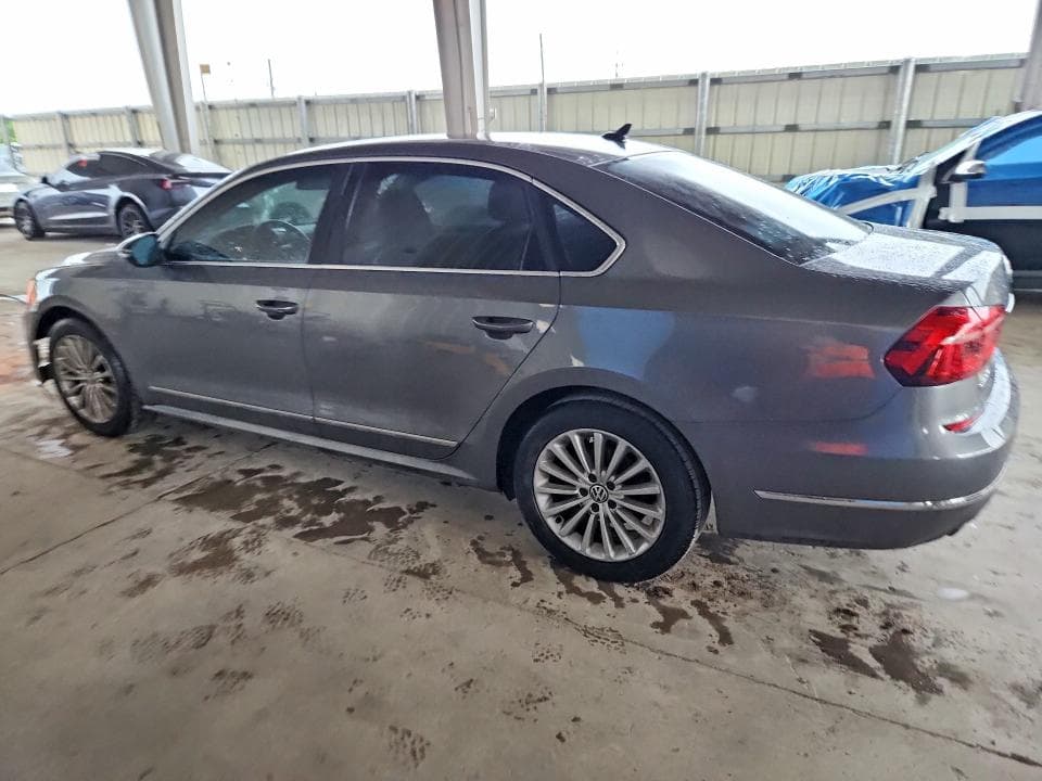 2017 VOLKSWAGEN PASSAT SE 2