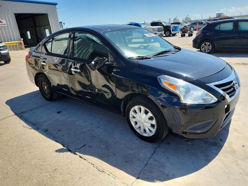 2017 NISSAN VERSA 1.6 SV 4