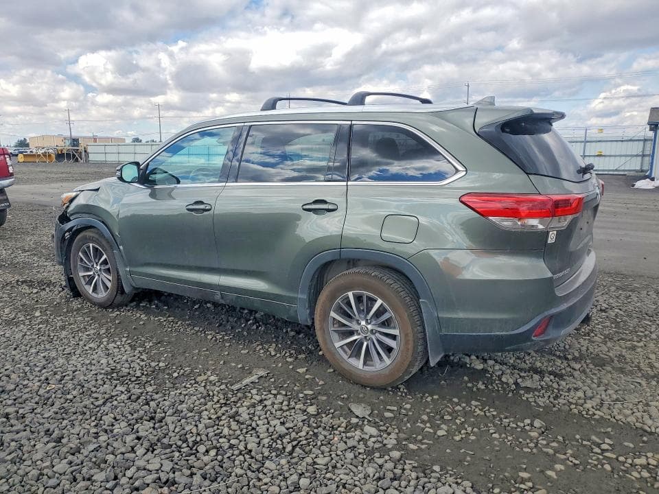 2017 TOYOTA HIGHLANDER XLE 2