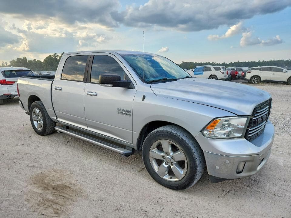2017 RAM 1500 SLT 4