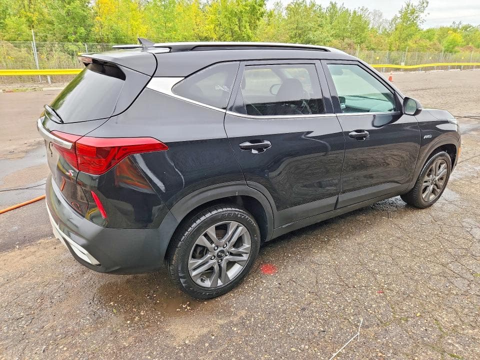 2021 KIA SELTOS S 3