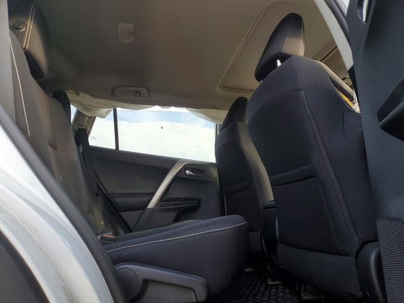 2018 TOYOTA RAV4 XLE 11