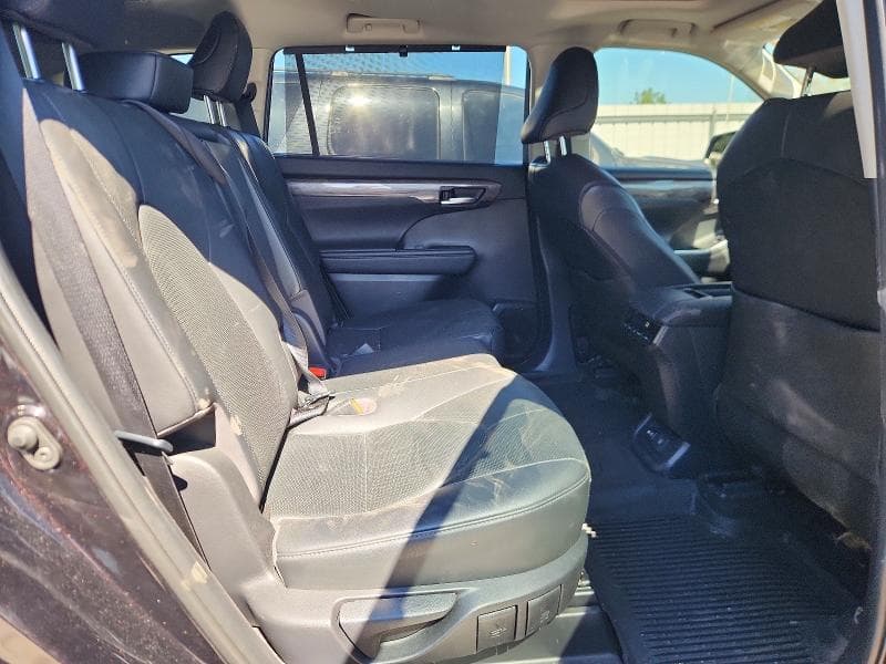 2020 TOYOTA HIGHLANDER LIMITED 11