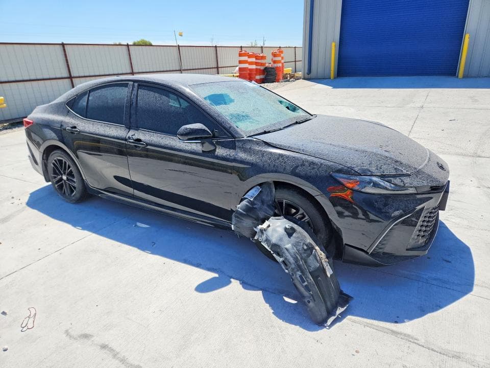 2025 TOYOTA CAMRY SE 4