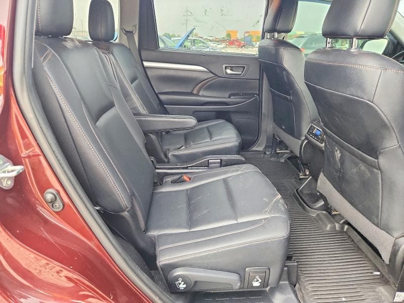 2019 TOYOTA HIGHLANDER XLE 11