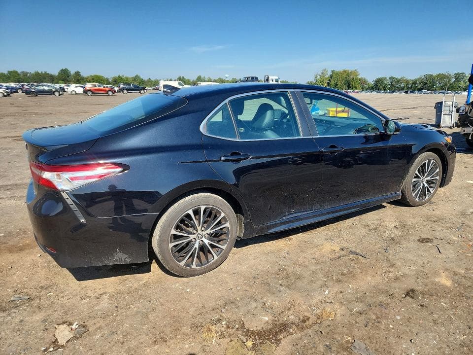 2020 TOYOTA CAMRY SE 3