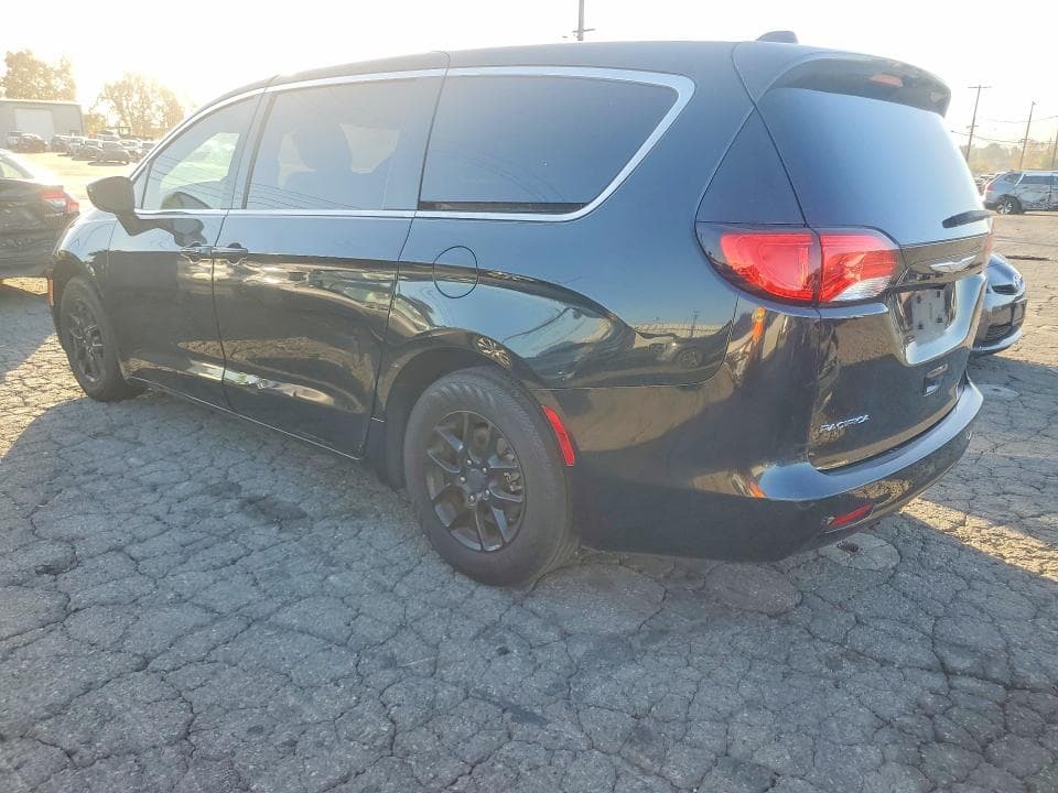 2017 CHRYSLER PACIFICA LX 2