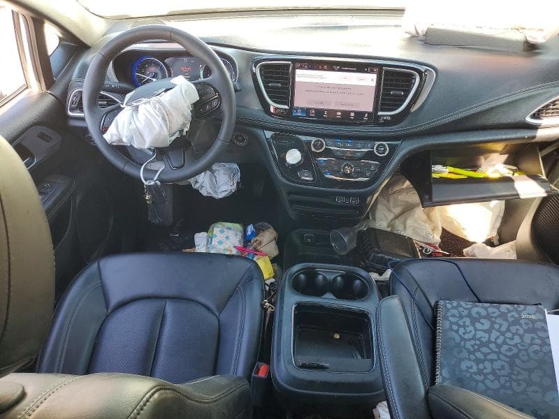 2023 CHRYSLER PACIFICA TOURING L 8