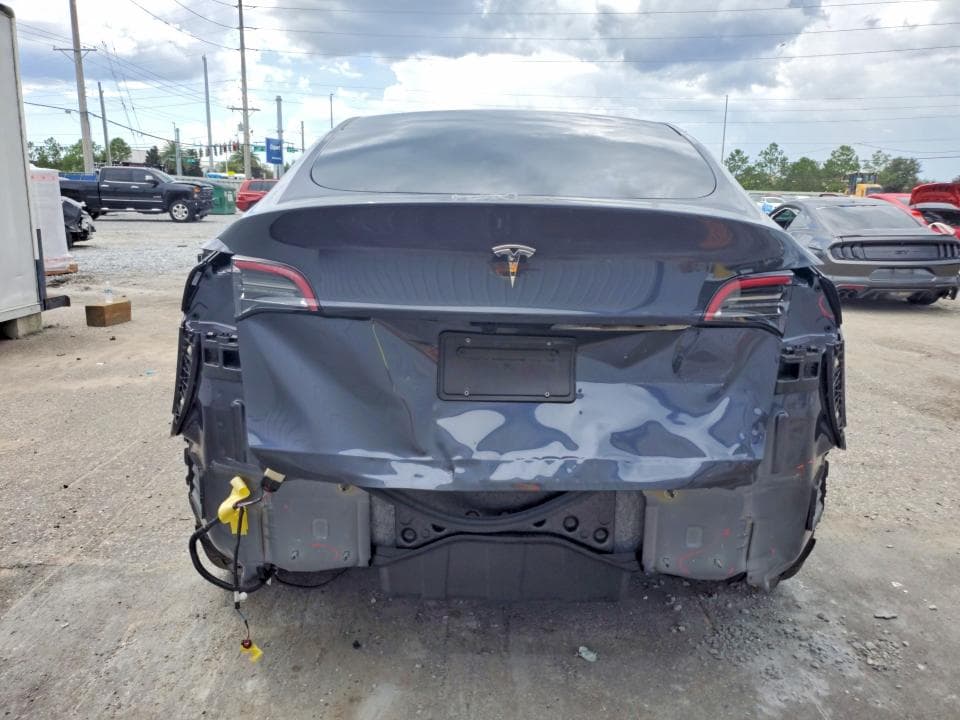 2024 TESLA MODEL Y 6
