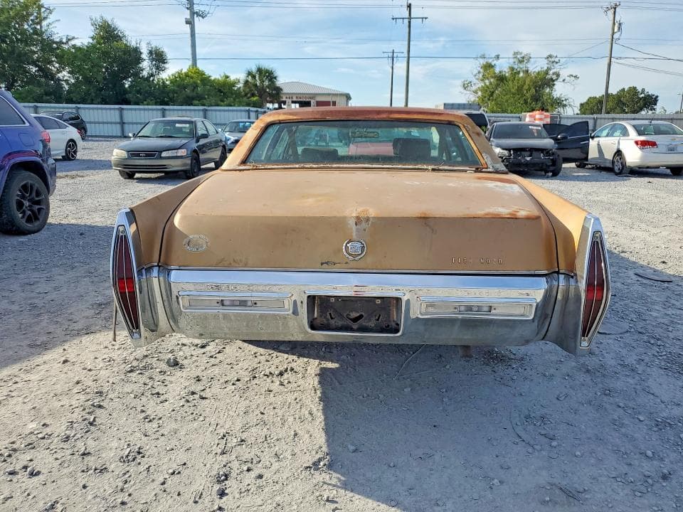 1971 CADILLAC FLEETWOO 6