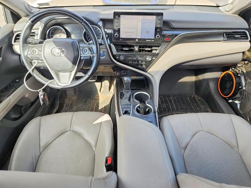 2021 TOYOTA CAMRY XLE 8