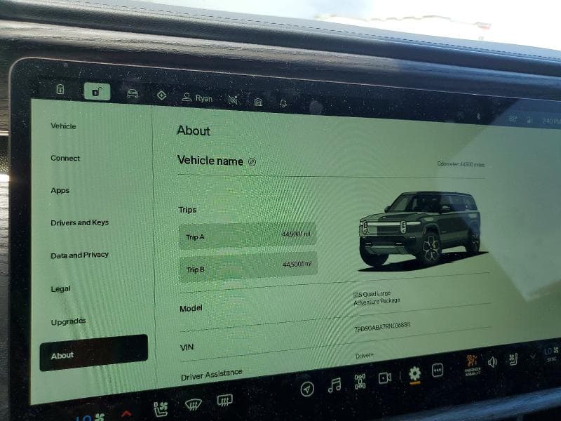 2024 RIVIAN R1S ADVENTURE 9