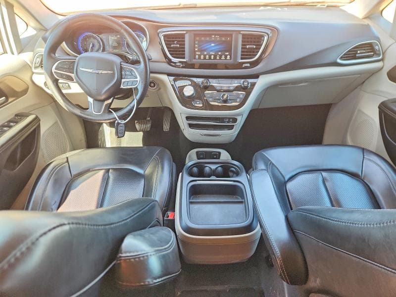 2020 CHRYSLER VOYAGER LXI 8