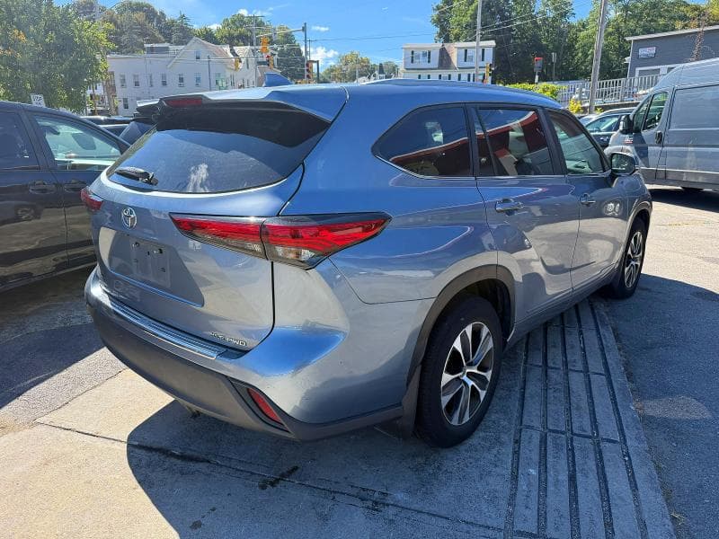 2023 TOYOTA HIGHLANDER XLE 3