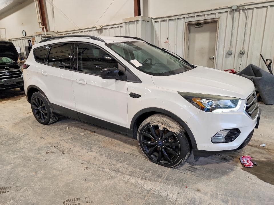 2017 FORD ESCAPE SE 4