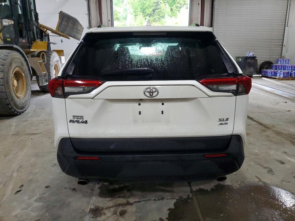 2022 TOYOTA RAV4 XLE 6
