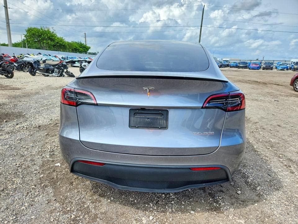 2025 TESLA MODEL Y 6