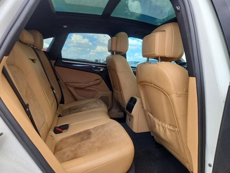 2017 PORSCHE MACAN 11