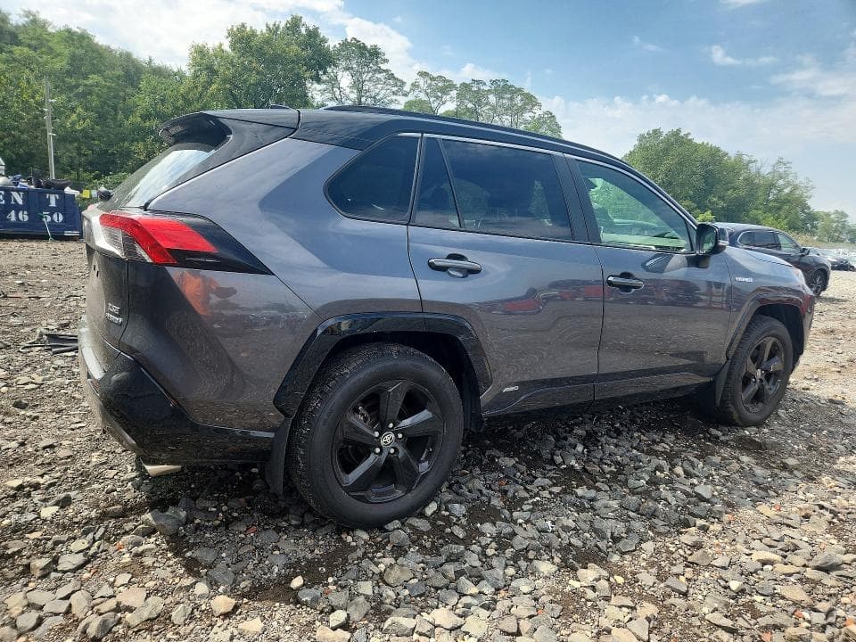 2020 TOYOTA RAV4 XSE 3