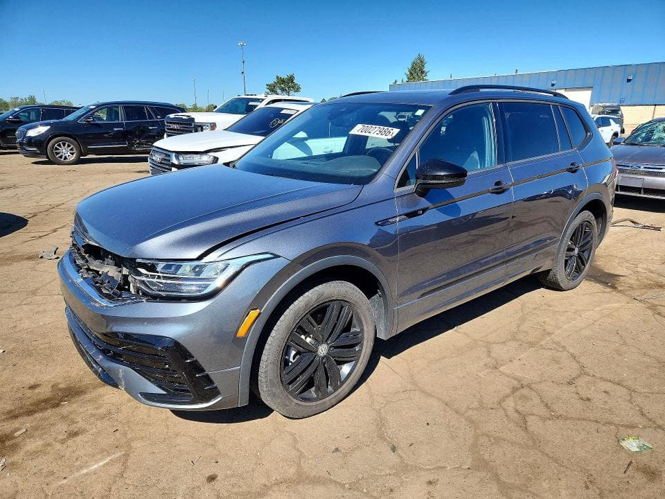 2022 VOLKSWAGEN TIGUAN SE R-LINE BLACK