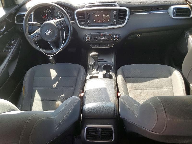 2017 KIA SORENTO LX 8