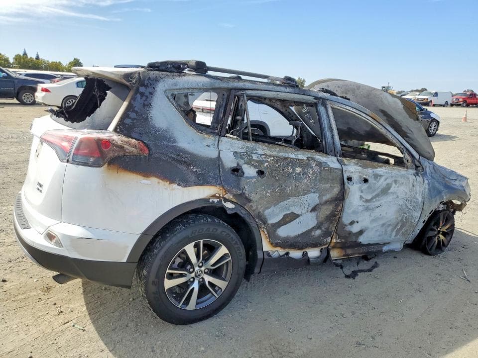 2017 TOYOTA RAV4 XLE 3