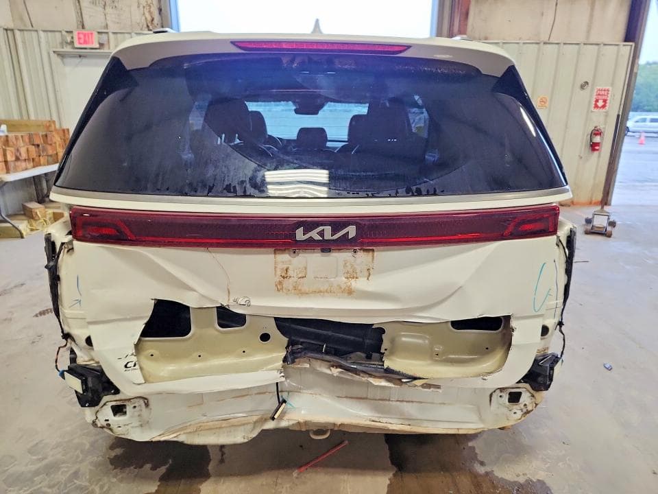 2023 KIA CARNIVAL SX 6