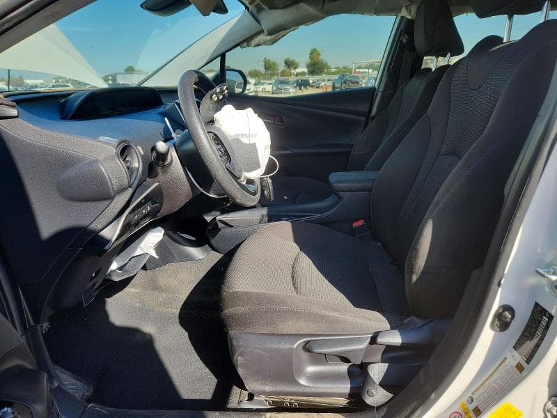 2019 TOYOTA PRIUS LE 7