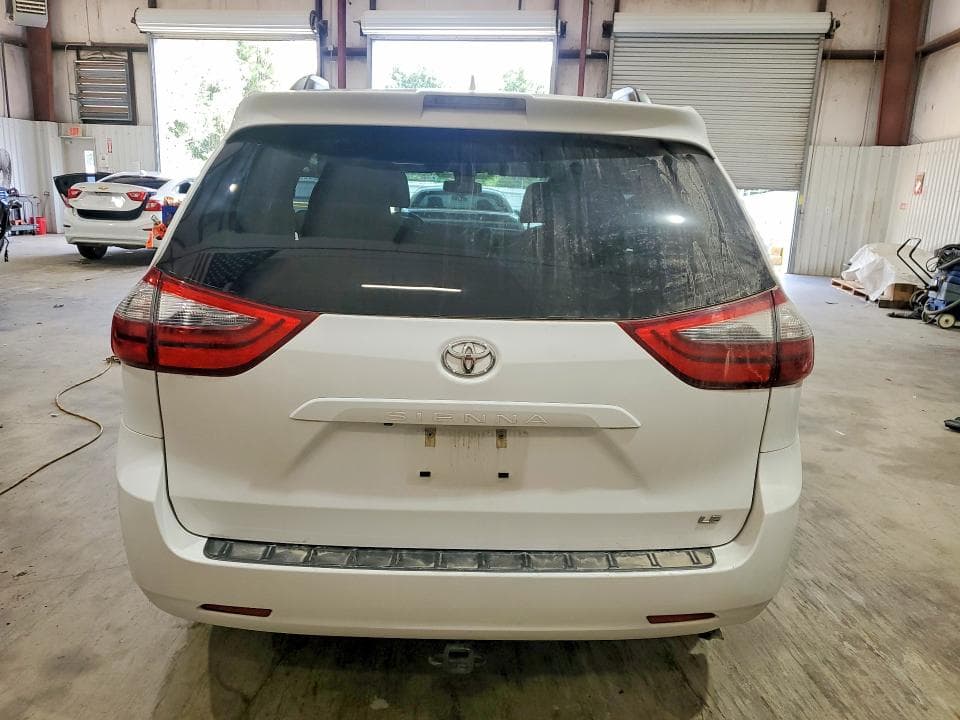 2020 TOYOTA SIENNA LE 6