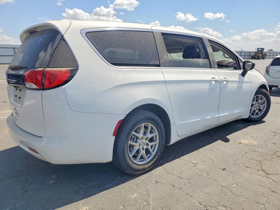 2024 CHRYSLER VOYAGER LX 3