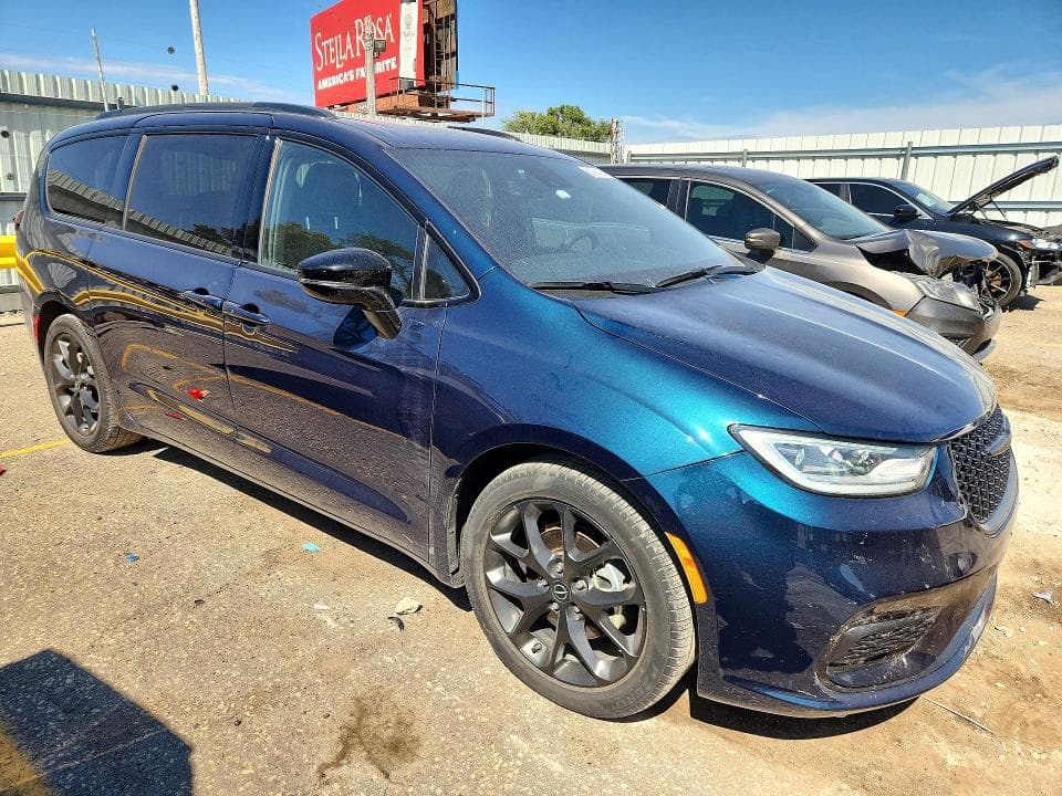 2025 CHRYSLER PACIFICA LIMITED 4