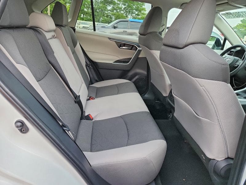 2025 TOYOTA RAV4 XLE 11