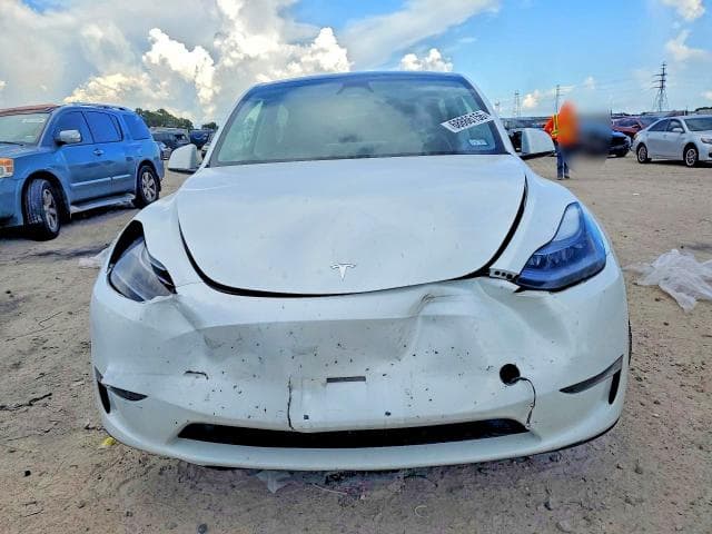 2024 TESLA MODEL Y 5