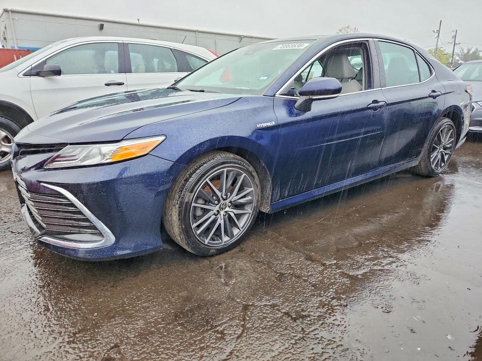2021 TOYOTA CAMRY XLE - 1