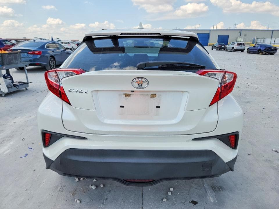 2019 TOYOTA C-HR LE 6