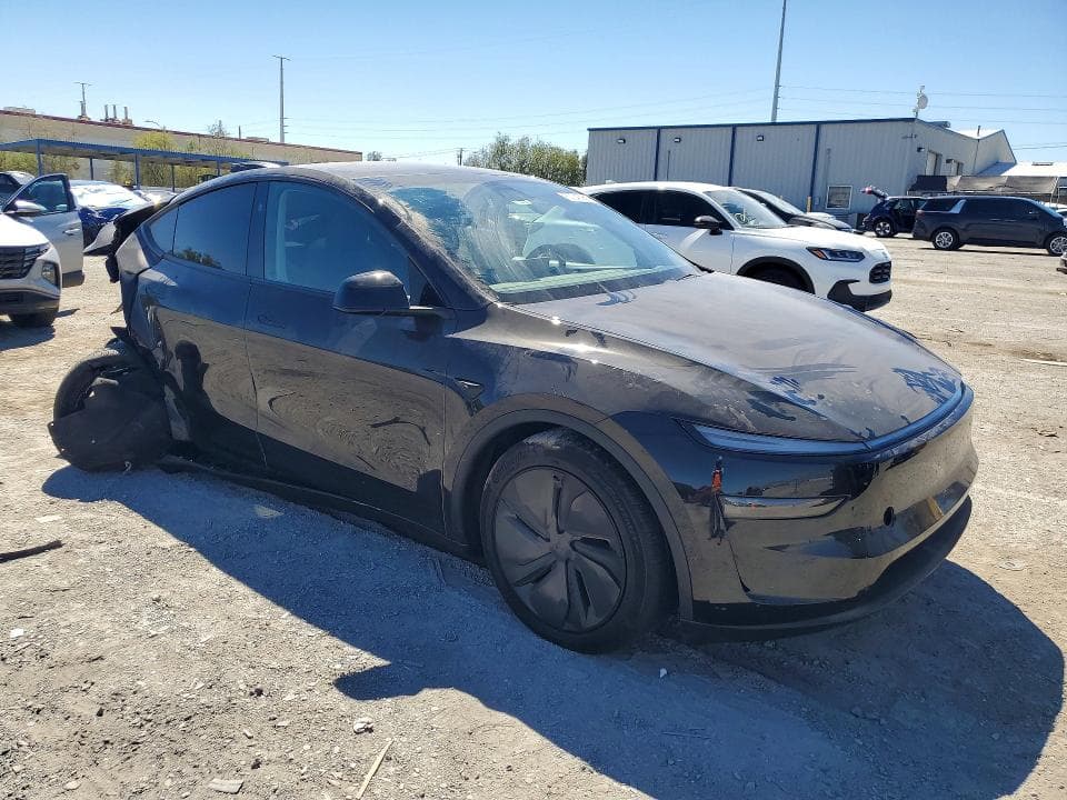 2026 TESLA MODEL Y 4