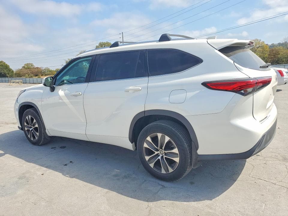 2021 TOYOTA HIGHLANDER XLE 2