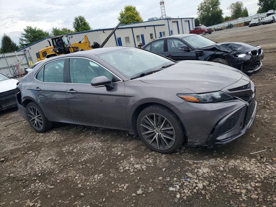 2022 TOYOTA CAMRY SE 4