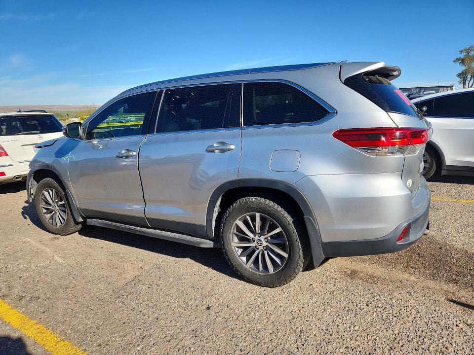 2019 TOYOTA HIGHLANDER XLE 2