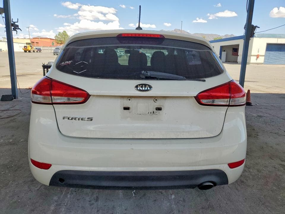 2017 KIA FORTE5 LX 6