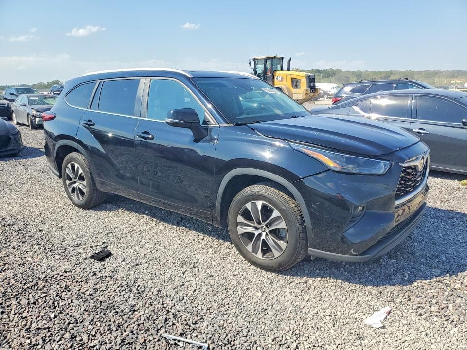 2023 TOYOTA HIGHLANDER XLE 4