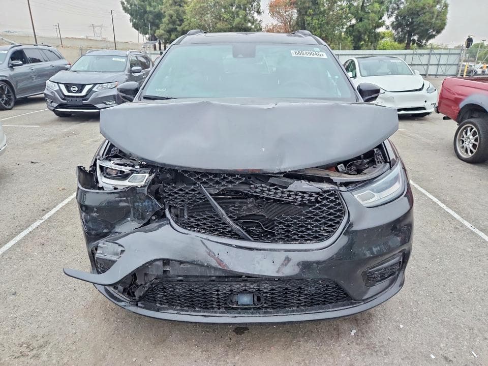 2023 CHRYSLER PACIFICA LIMITED 5