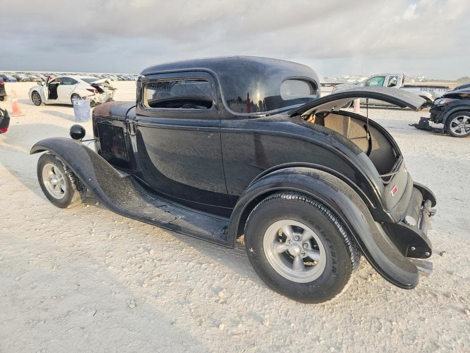 1932 FORD 2 DOOR COUPE 2