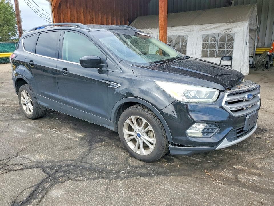 2017 FORD ESCAPE SE 4