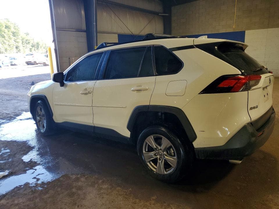 2023 TOYOTA RAV4 XLE 2